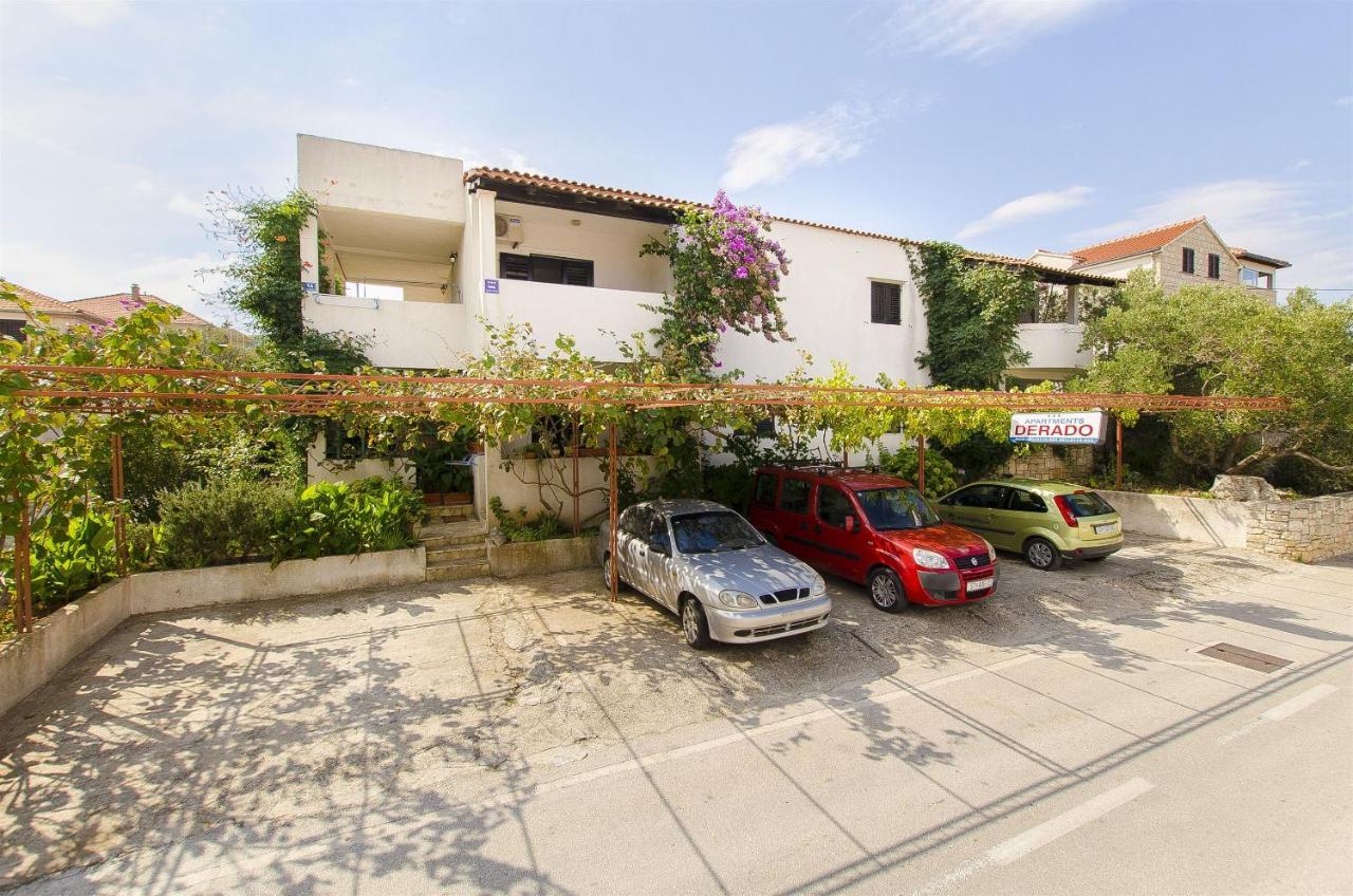 Apartments Derado Supetar Exterior foto